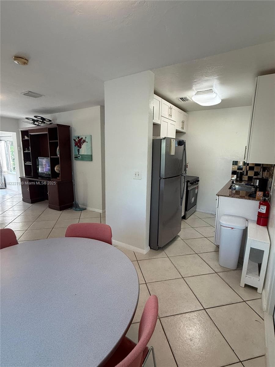 205 SW 21st Way photo 9