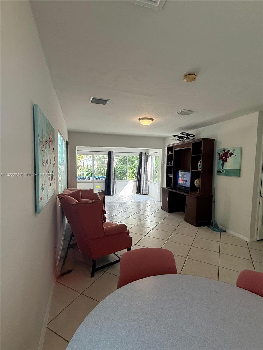 205 SW 21st Way photo 10