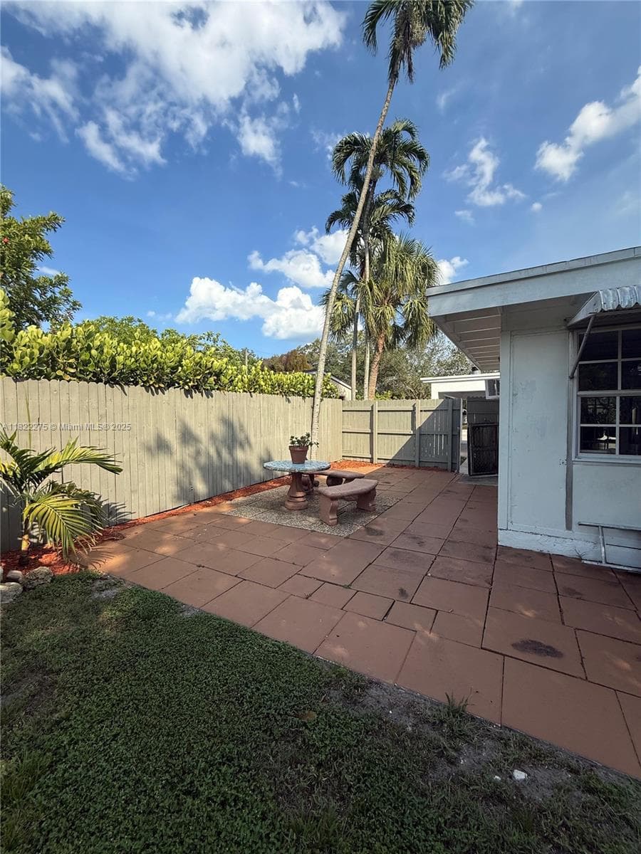 205 SW 21st Way photo 18