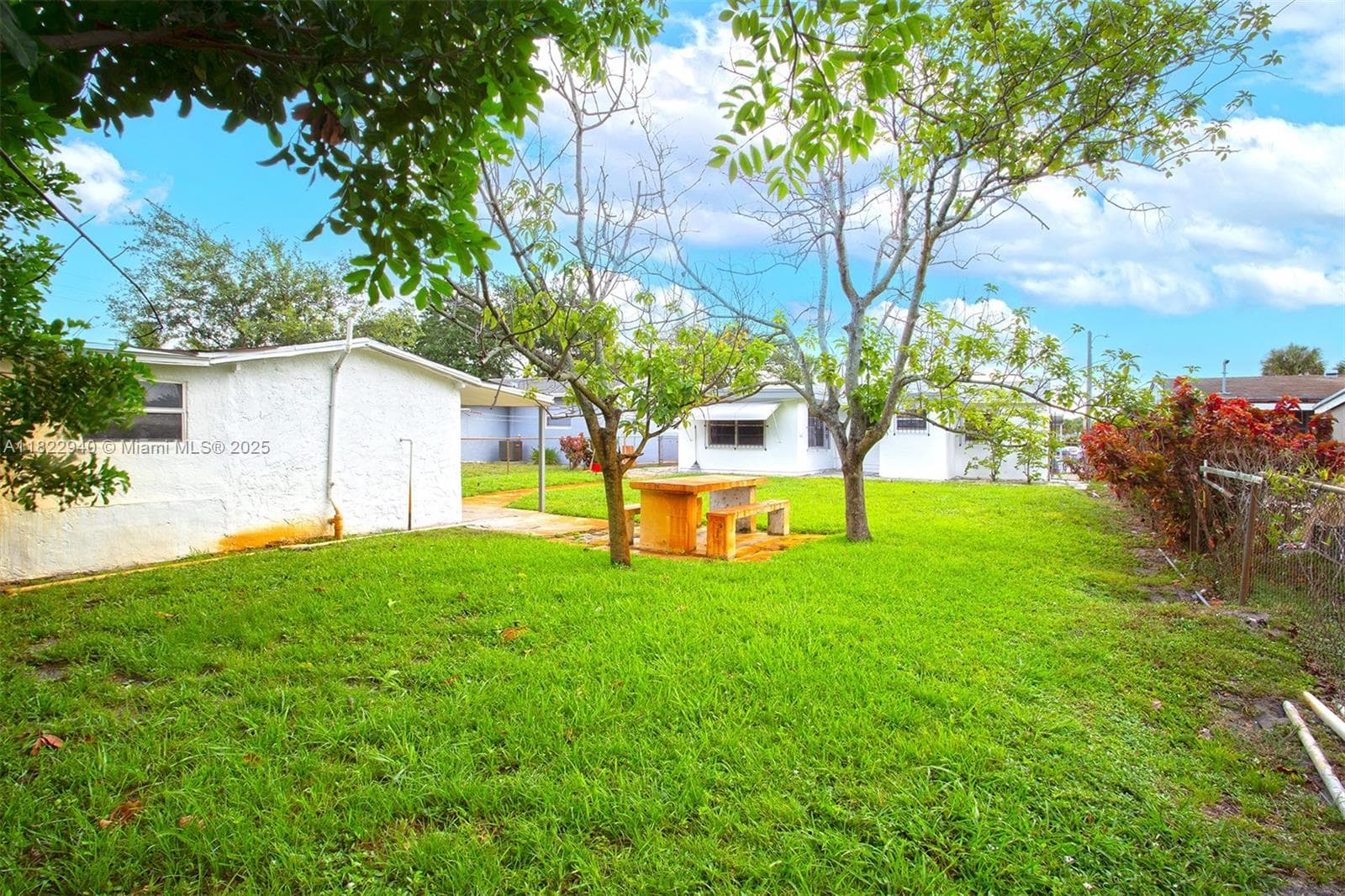 1311 SW 33rd Ter photo 6