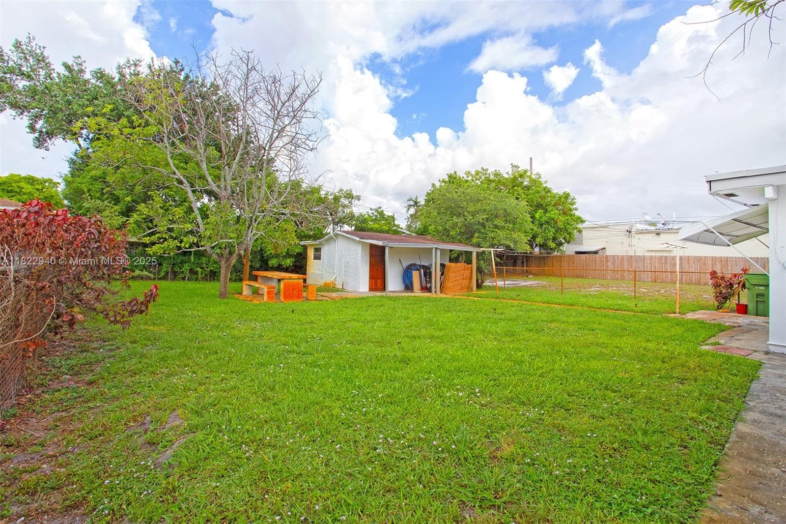 1311 SW 33rd Ter photo 5