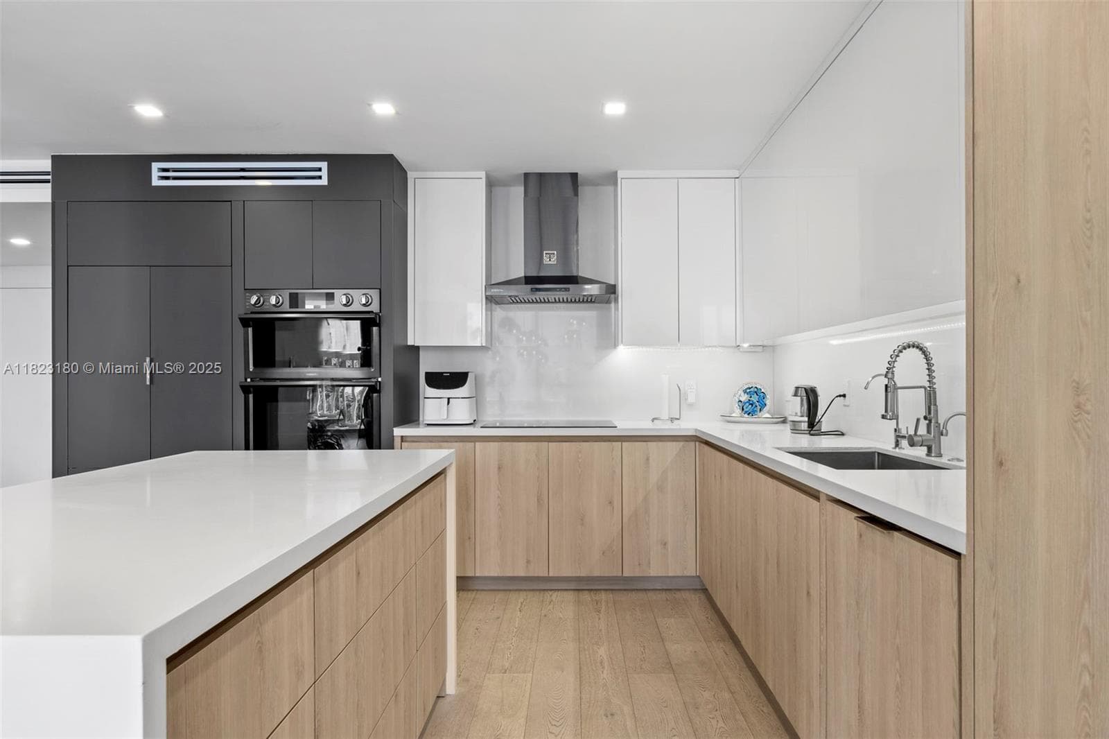 CARAVELLE CONDO · #4D in Bay Harbor Islands - Photo 12