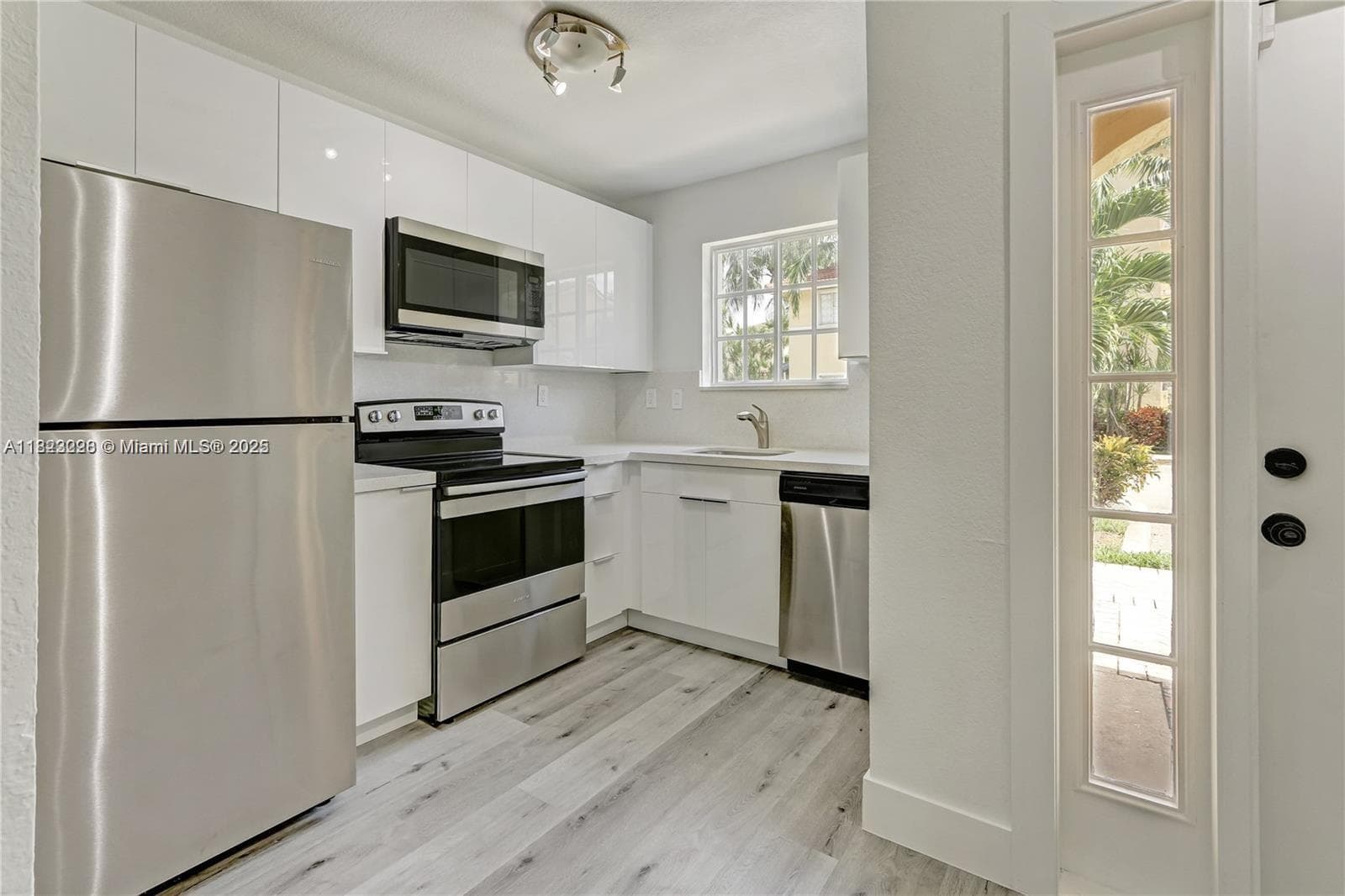 AQUA VISTA TOWNHOMES COND · #3-122 in North Miami Beach - Photo 2