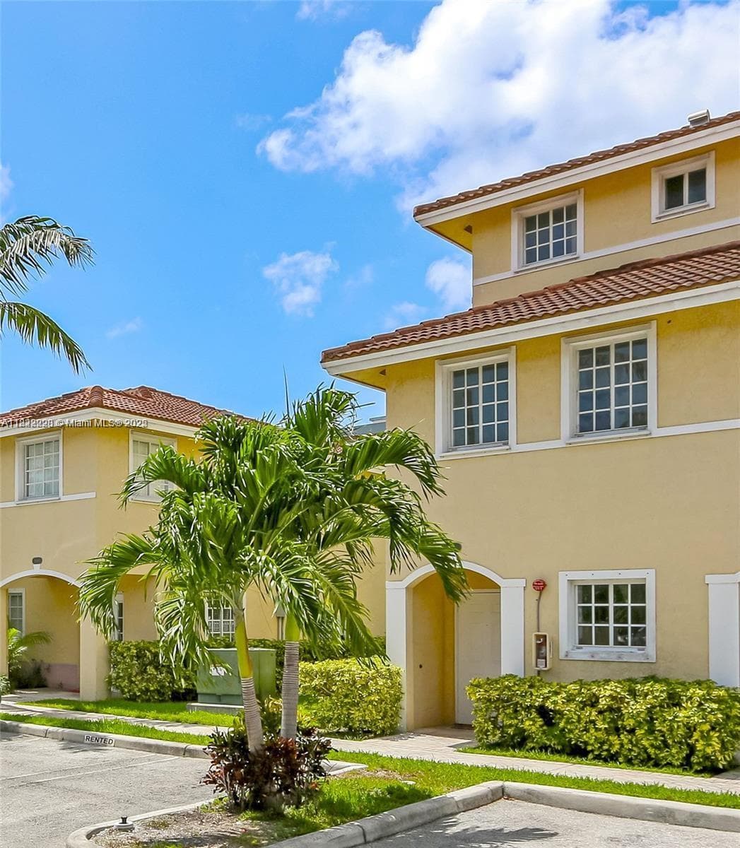 AQUA VISTA TOWNHOMES COND · #3-122 in North Miami Beach - Photo 1