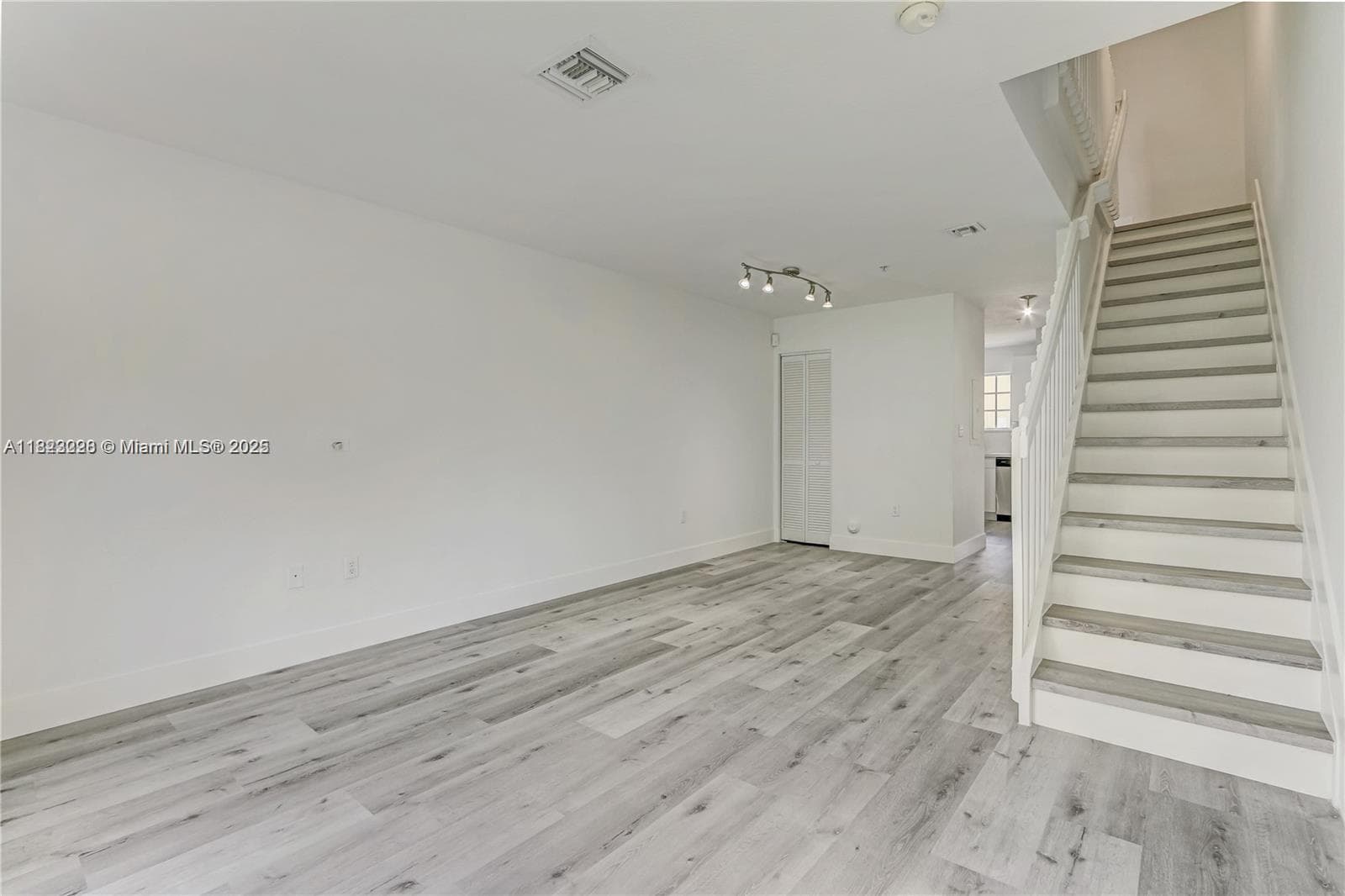 AQUA VISTA TOWNHOMES COND · #3-122 in North Miami Beach - Photo 5
