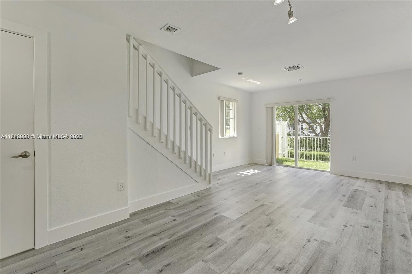 AQUA VISTA TOWNHOMES COND · #3-122 in North Miami Beach - Photo 4