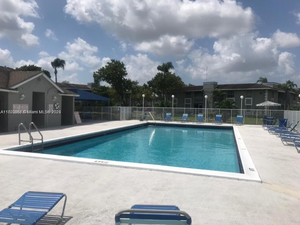 MONTEREY VILLAGE-ONE COND · #203-22 in Miami - Photo 4