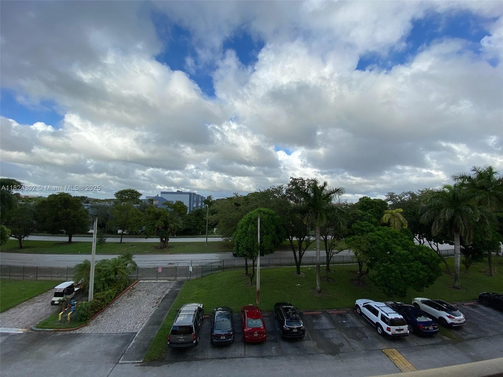 KEYSTONE COURTS CONDO · #E406 in Miami - Photo 42