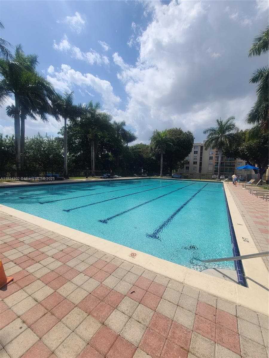 KEYSTONE COURTS CONDO · #E406 in Miami - Photo 46