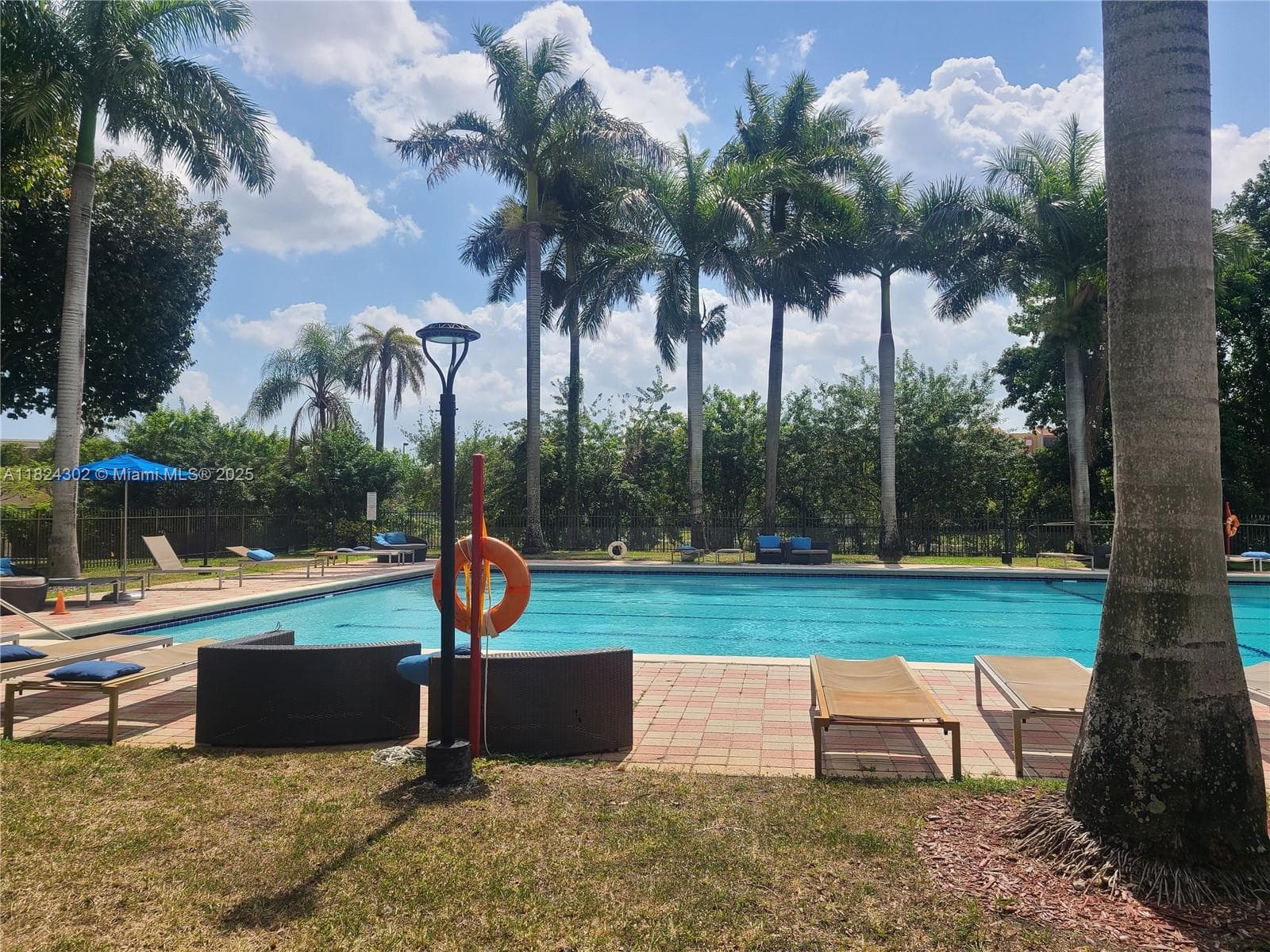 KEYSTONE COURTS CONDO · #E406 in Miami - Photo 43