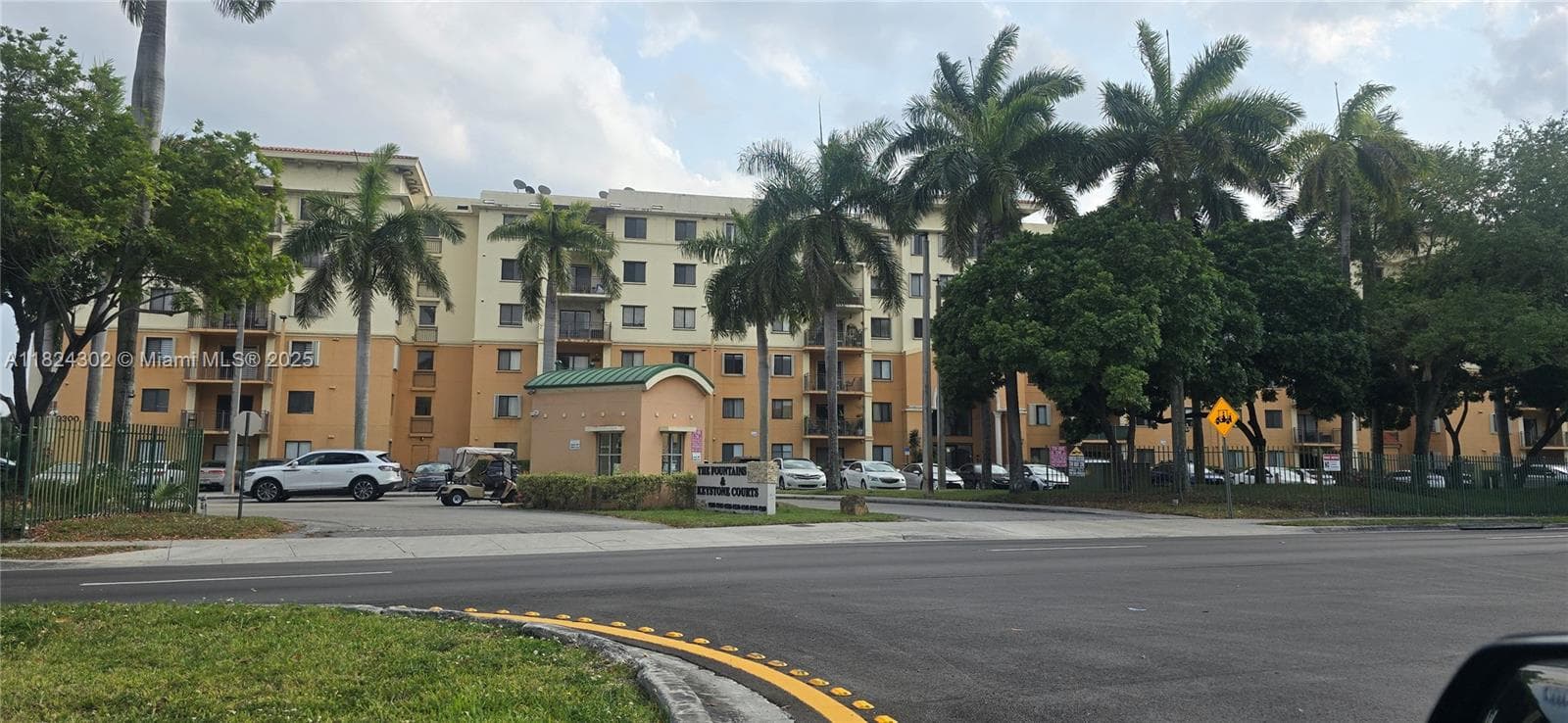 KEYSTONE COURTS CONDO · #E406 in Miami - Photo 1