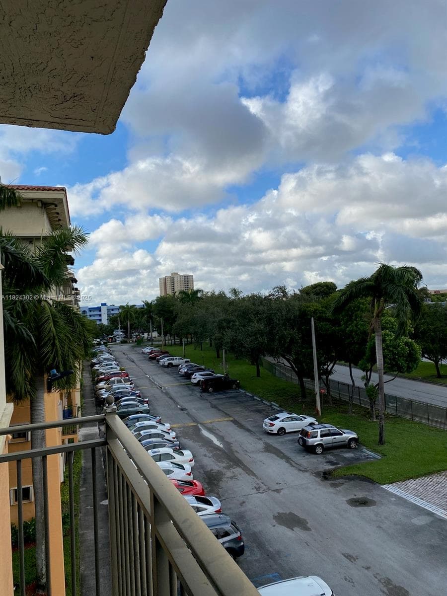 KEYSTONE COURTS CONDO · #E406 in Miami - Photo 34