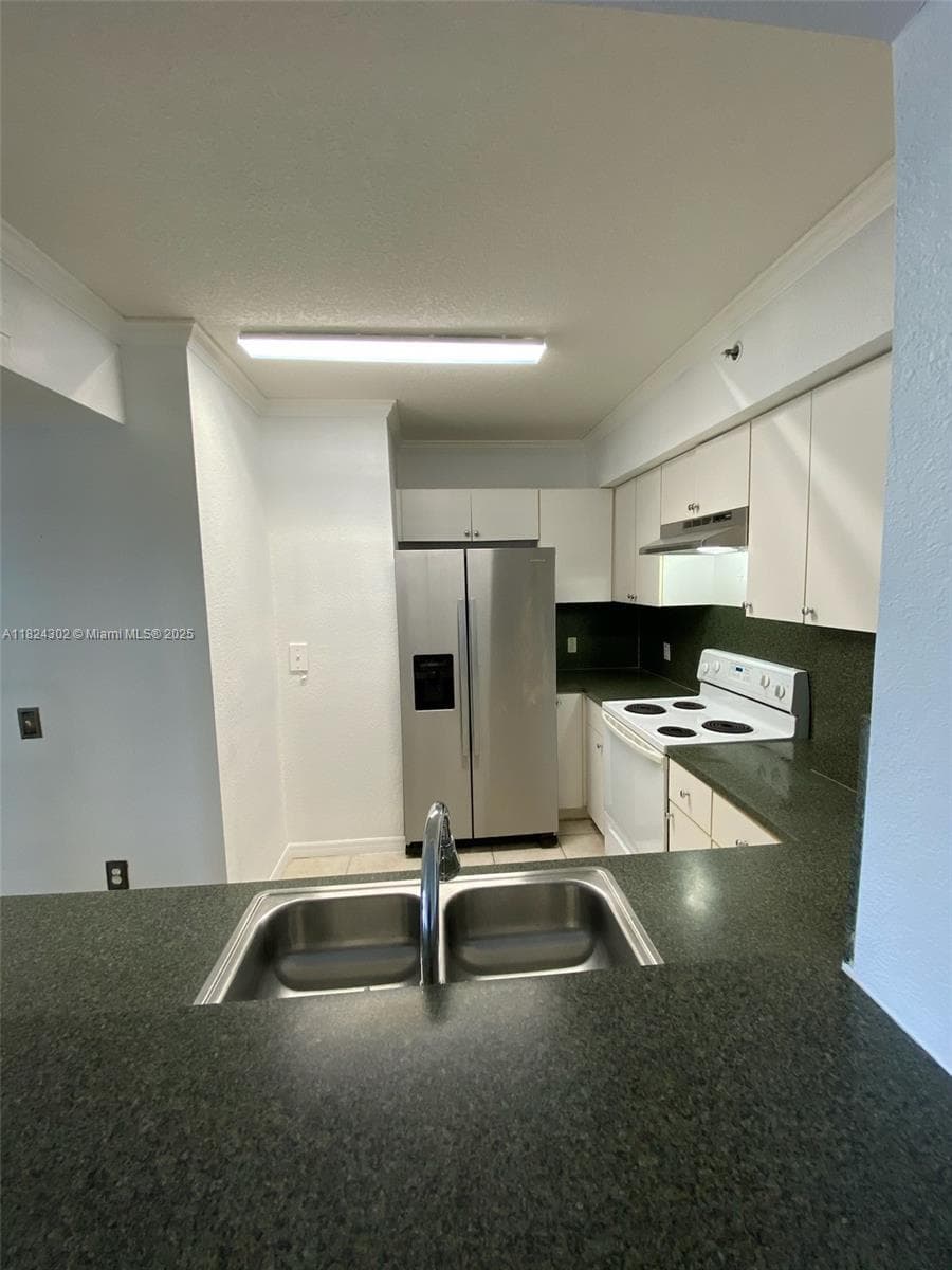KEYSTONE COURTS CONDO · #E406 in Miami - Photo 33