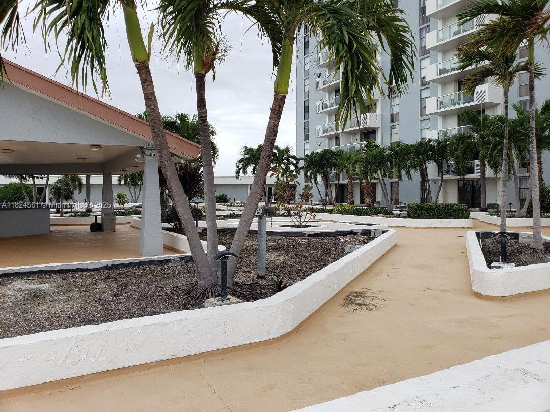 SAILBOAT CAY CONDO · #1105 in North Miami - Photo 23