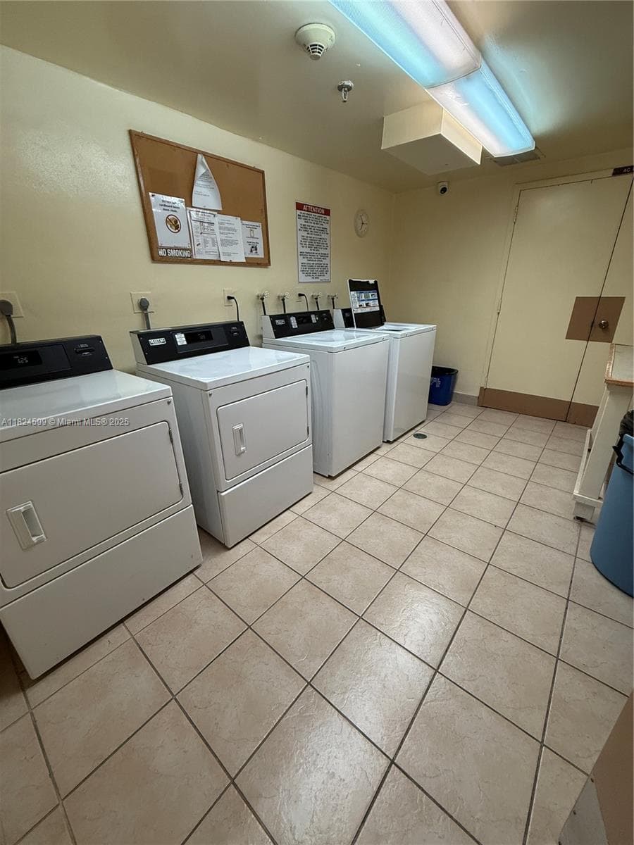 Hillcrest East · #710 in Hollywood - Photo 23