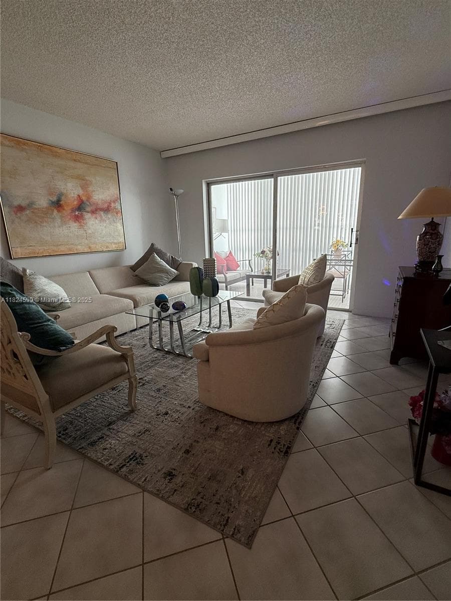 Hillcrest East · #710 in Hollywood - Photo 13