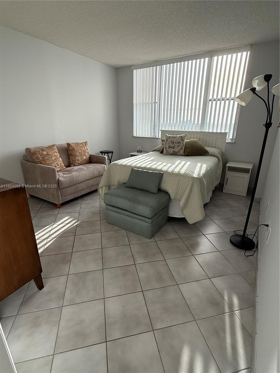 Hillcrest East · #710 in Hollywood - Photo 16