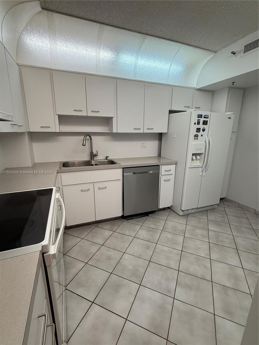 Hillcrest East · #710 in Hollywood - Photo 12