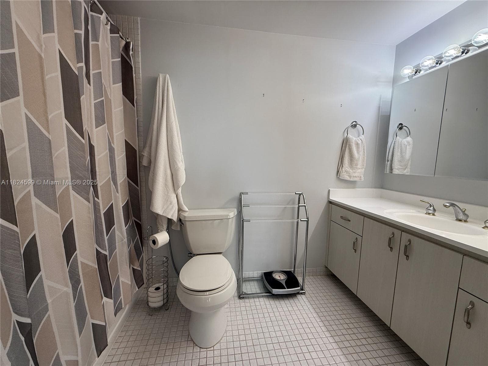 Hillcrest East · #710 in Hollywood - Photo 18