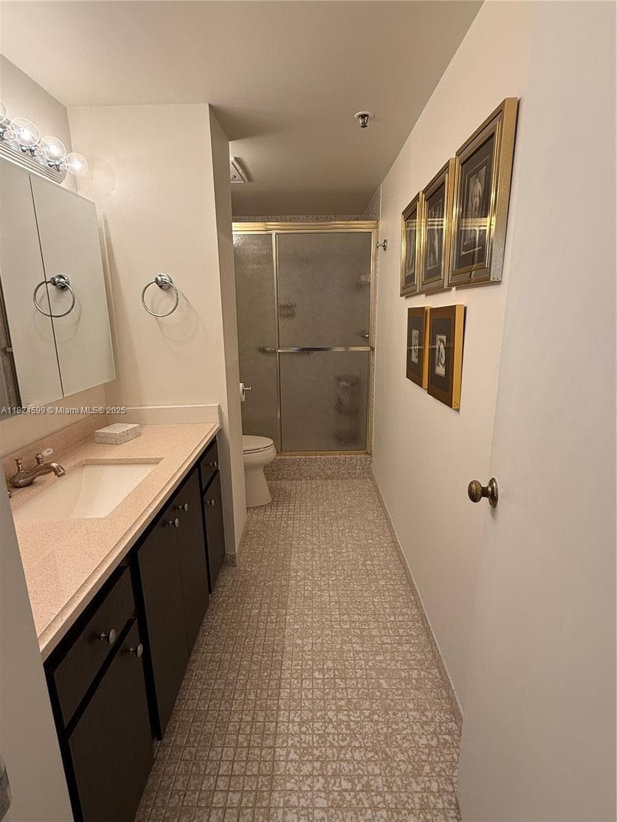 Hillcrest East · #710 in Hollywood - Photo 15