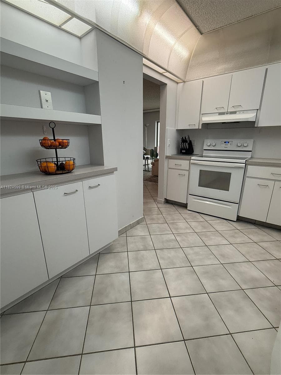 Hillcrest East · #710 in Hollywood - Photo 11