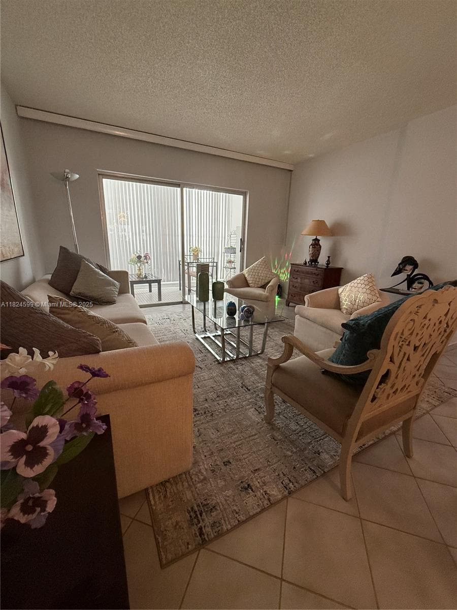 Hillcrest East · #710 in Hollywood - Photo 21