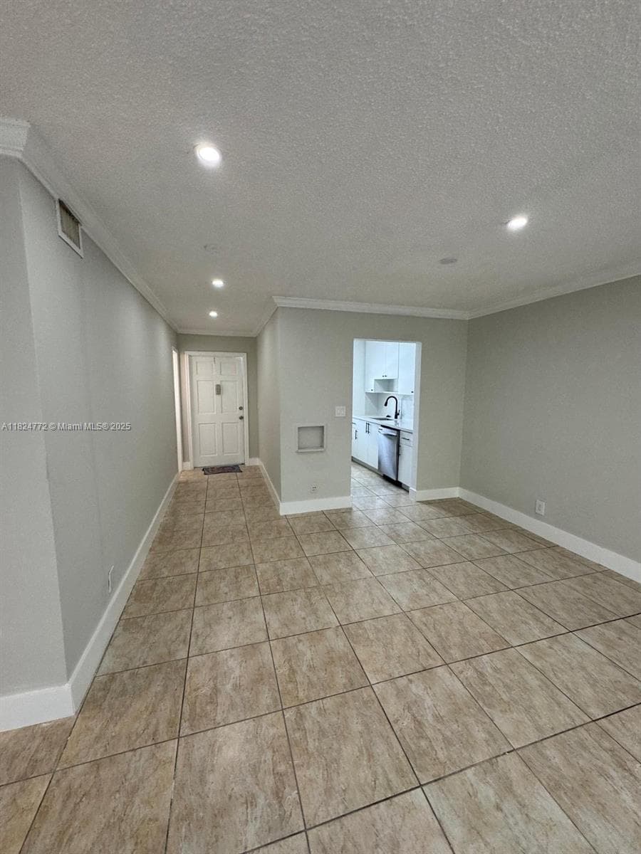 HOLLYWOOD HILLS · #206 in Hollywood - Photo 12