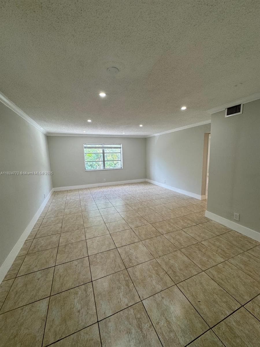 HOLLYWOOD HILLS · #206 in Hollywood - Photo 11