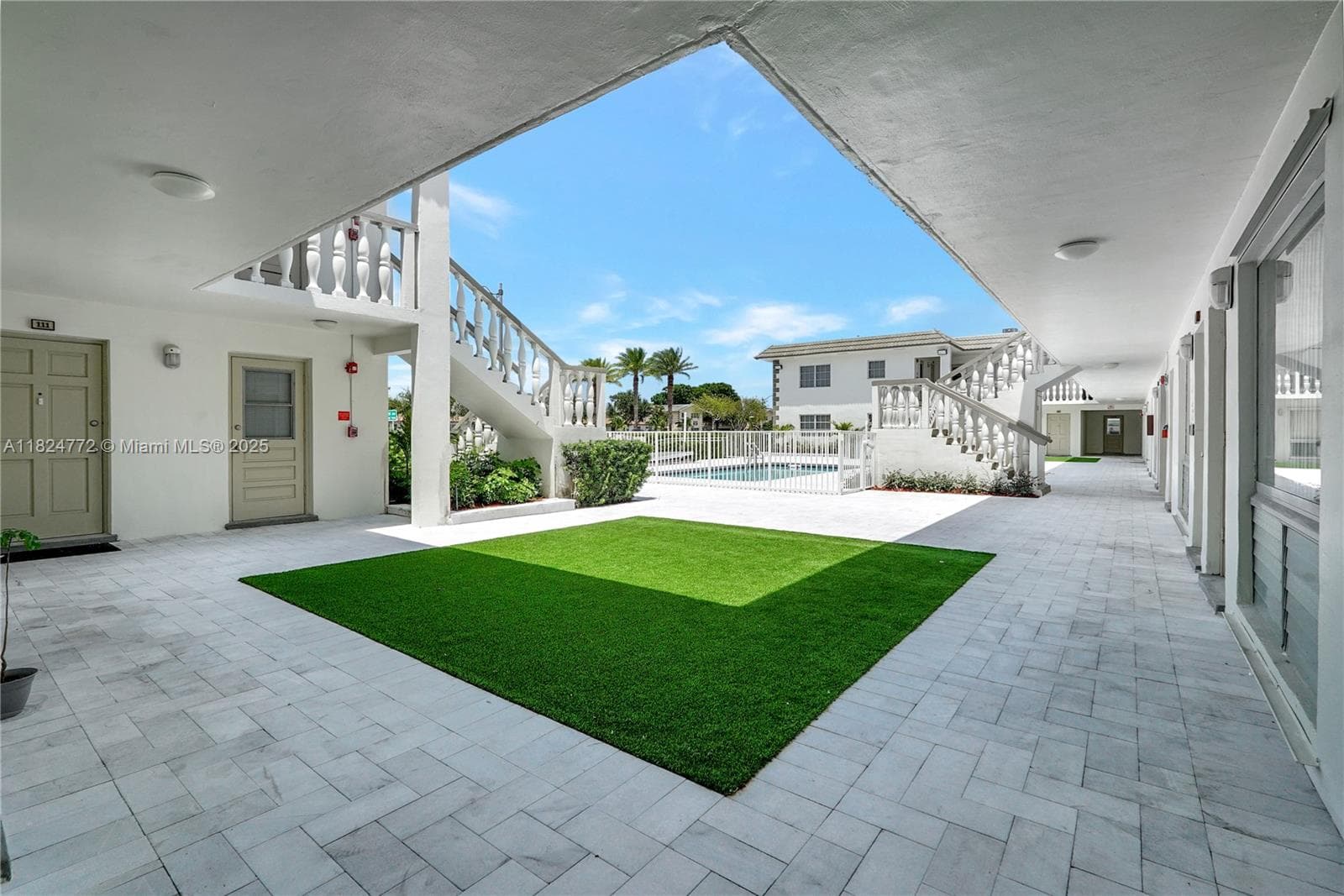 HOLLYWOOD HILLS · #206 in Hollywood - Photo 4