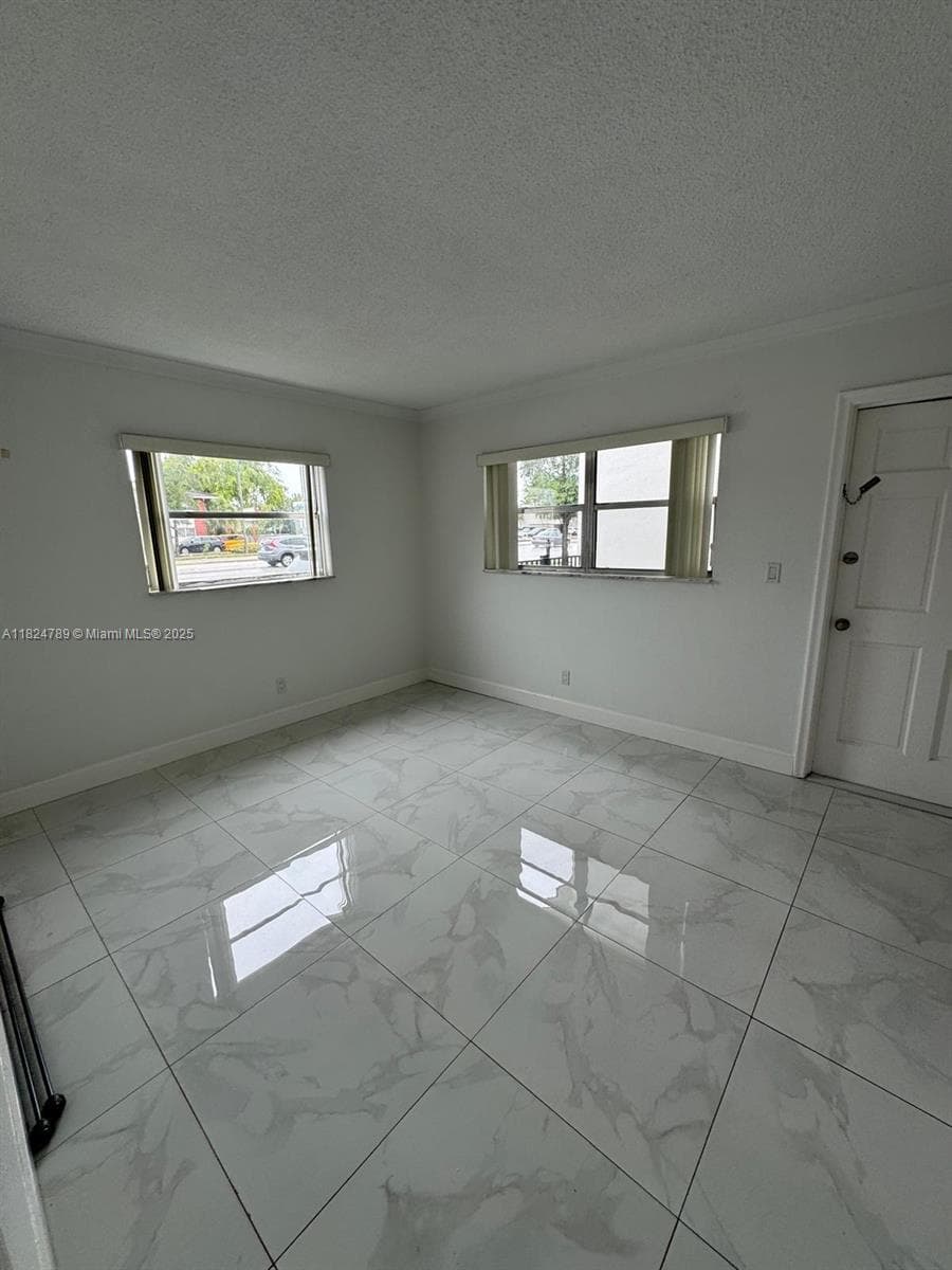 HOLLYWOOD HILLS · #105 in Hollywood - Photo 12