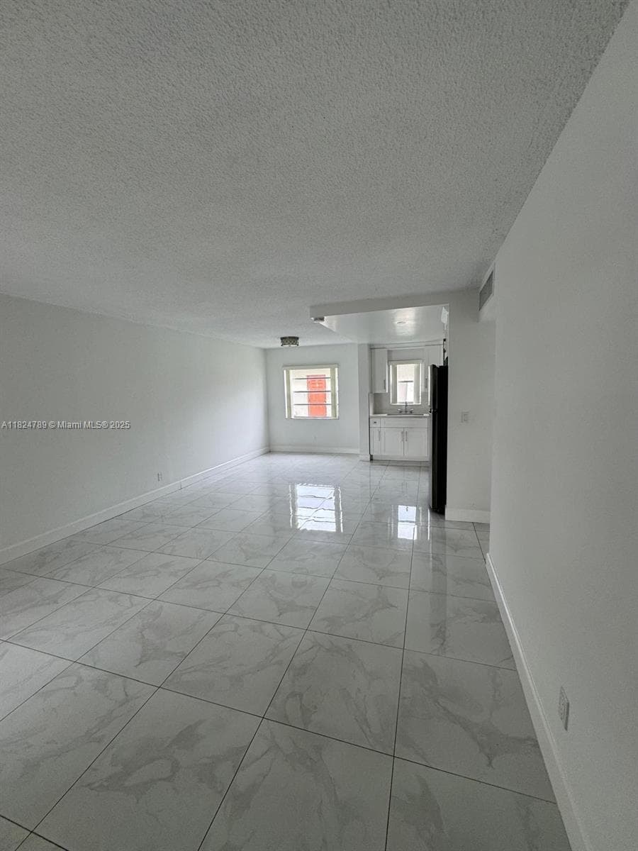 HOLLYWOOD HILLS · #105 in Hollywood - Photo 10