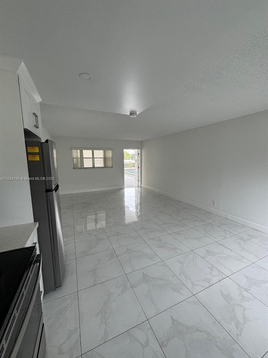 HOLLYWOOD HILLS · #105 in Hollywood - Photo 11