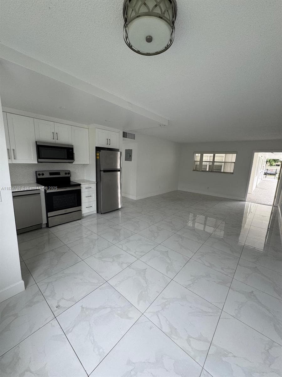 HOLLYWOOD HILLS · #105 in Hollywood - Photo 4
