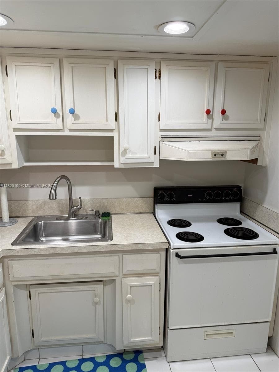 Bright kitchen with recessed lighting