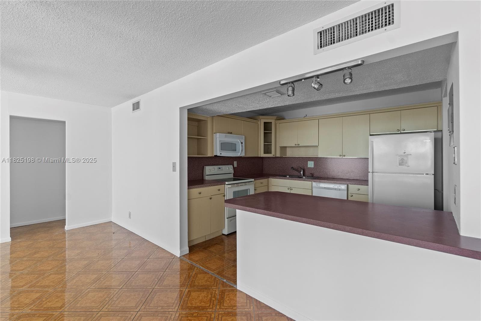 TRAFALGAR TOWERS CONDOMIN · #208 in Hollywood - Photo 29