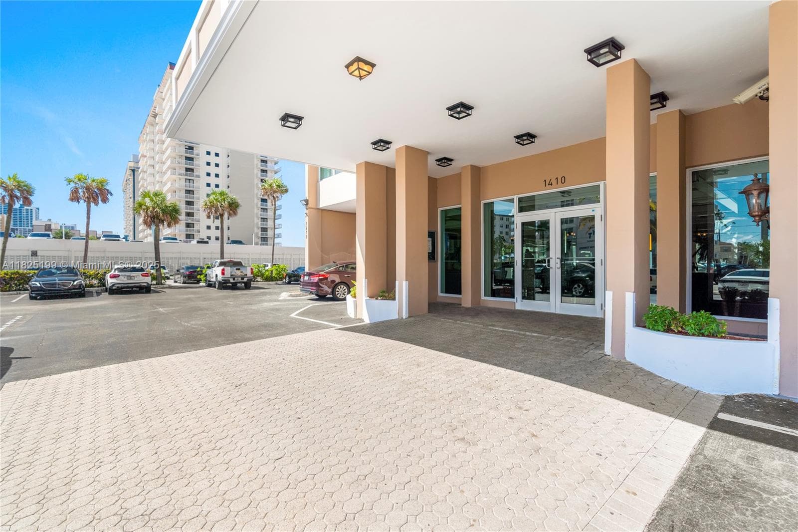TRAFALGAR TOWERS CONDOMIN · #503 in Hollywood - Photo 38