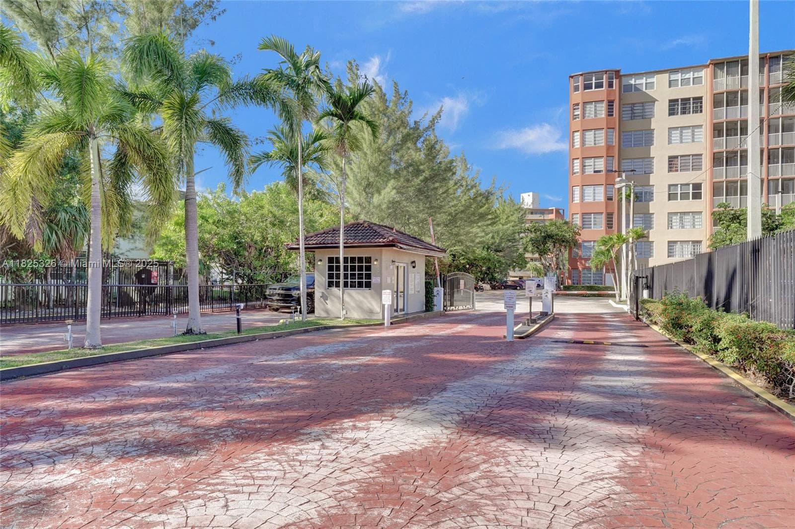 Jade Winds · #106-1 in Miami - Photo 30