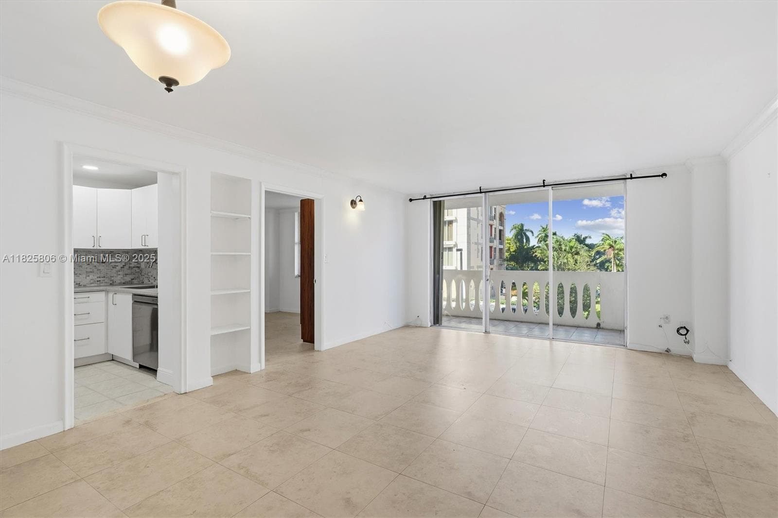 GABLES PLAZA CONDO · #306 in Coral Gables - Photo 2