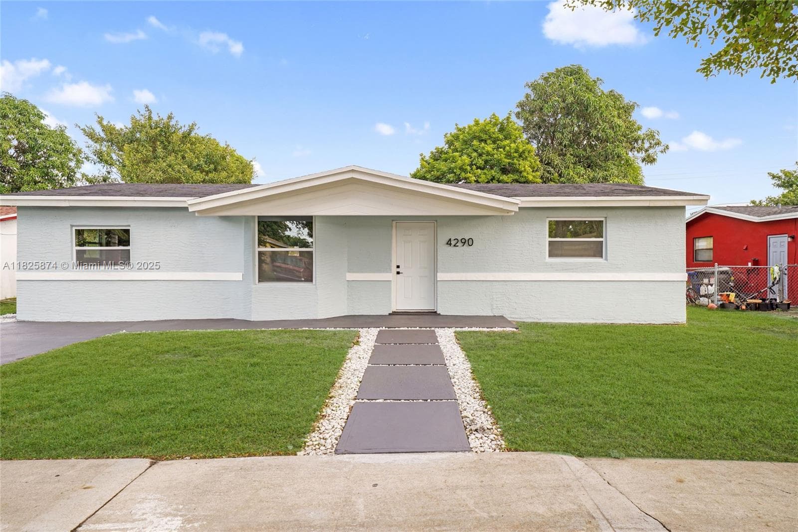 4290 NW 38th Ave photo 3