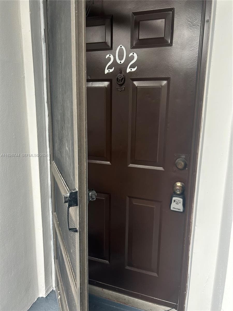 LAKE POINTE CONDOMINIUM N · #202 in Oakland Park - Photo 2