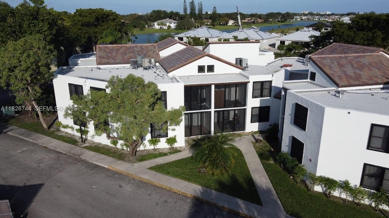 LAKE POINTE CONDOMINIUM N · #202 in Oakland Park - Photo 1