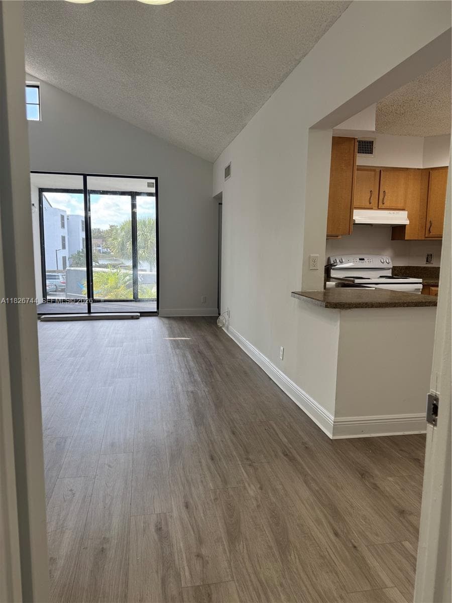 LAKE POINTE CONDOMINIUM N · #202 in Oakland Park - Photo 11