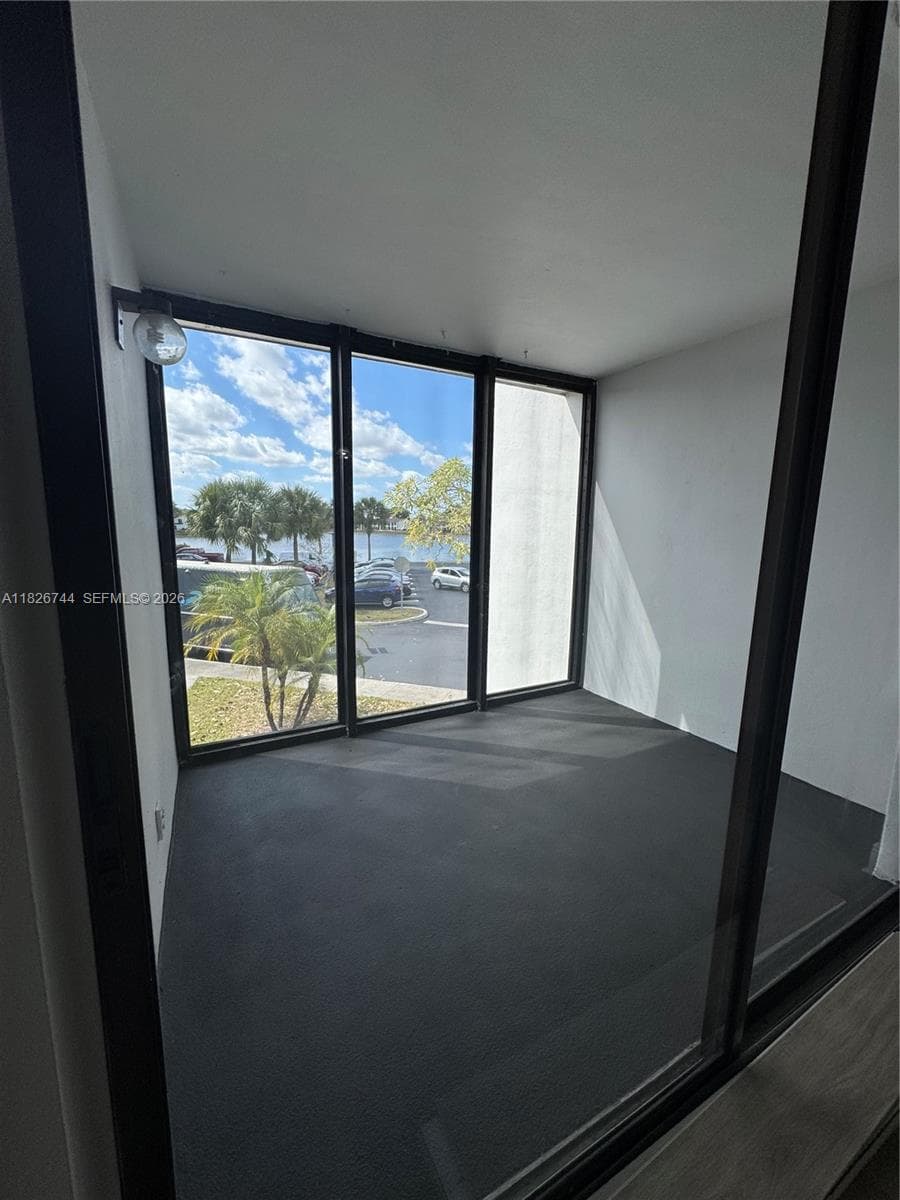 LAKE POINTE CONDOMINIUM N · #202 in Oakland Park - Photo 4
