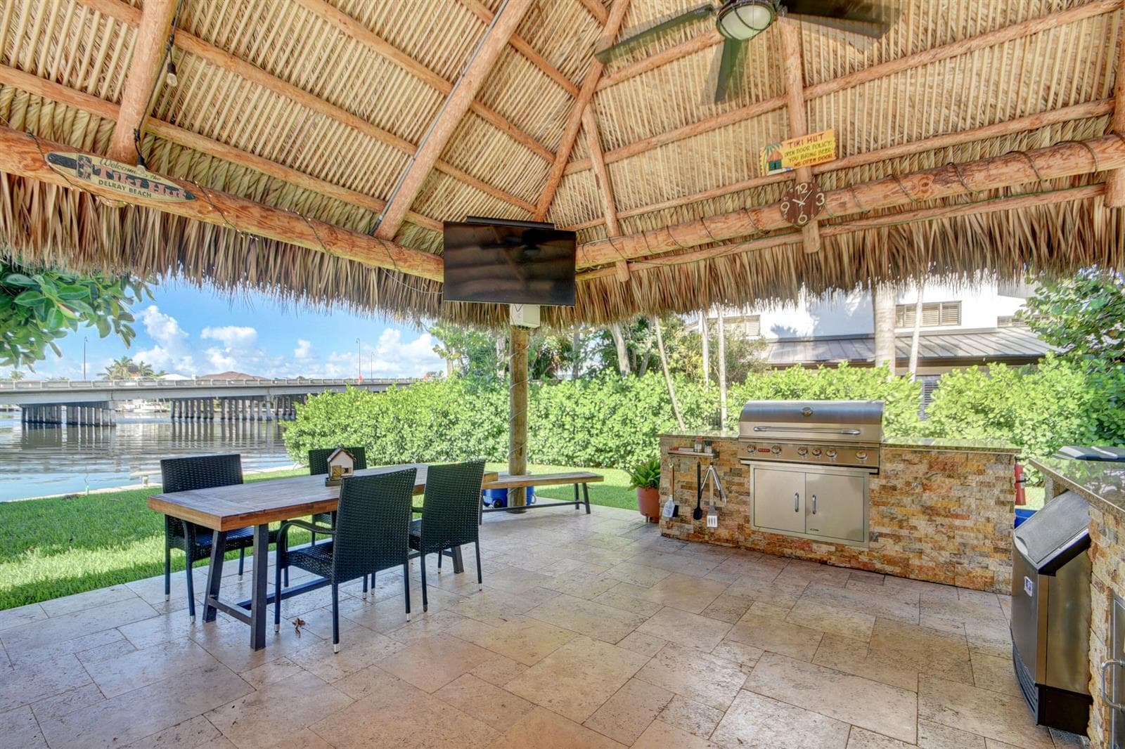 Summer kitchen in tiki