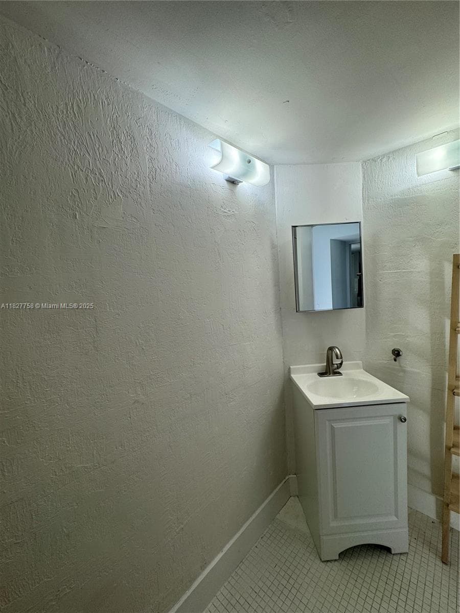 SECOND FORUM CONDO · #C305 in Miami - Photo 12