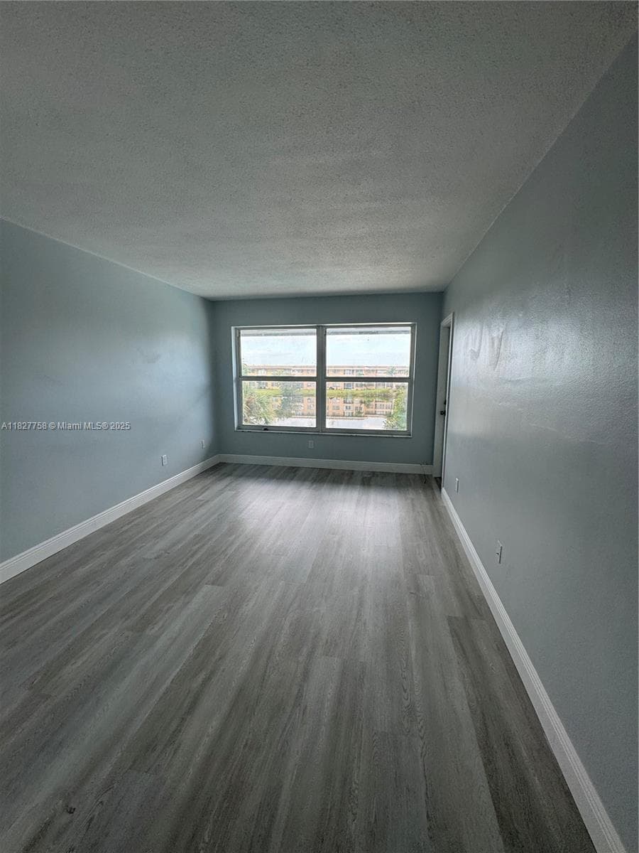 SECOND FORUM CONDO · #C305 in Miami - Photo 5