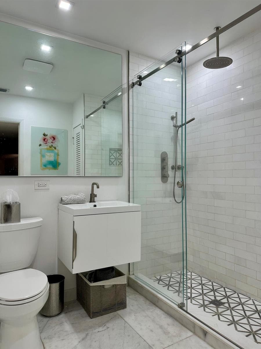 2nd Bath Room