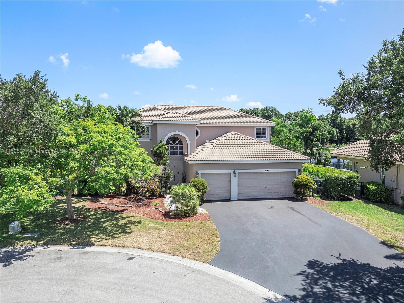 10922 NW 49th Dr photo 6