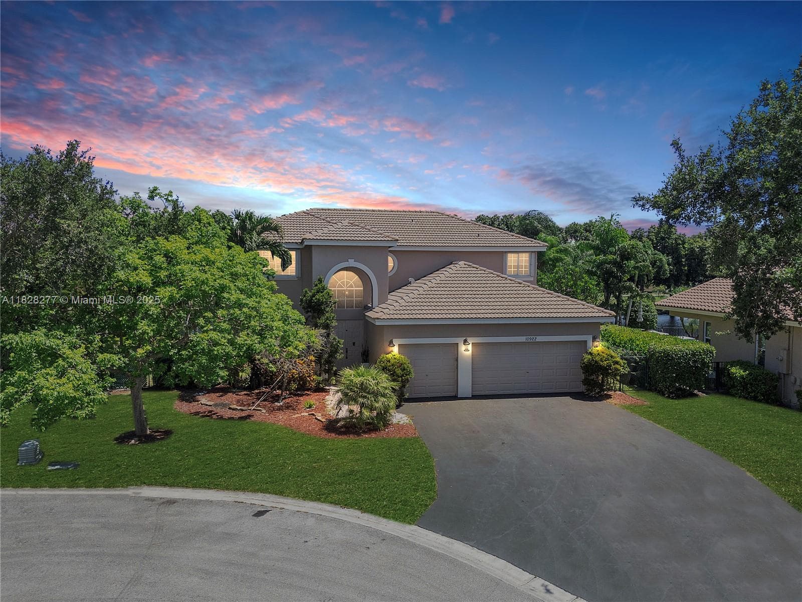10922 NW 49th Dr photo 1