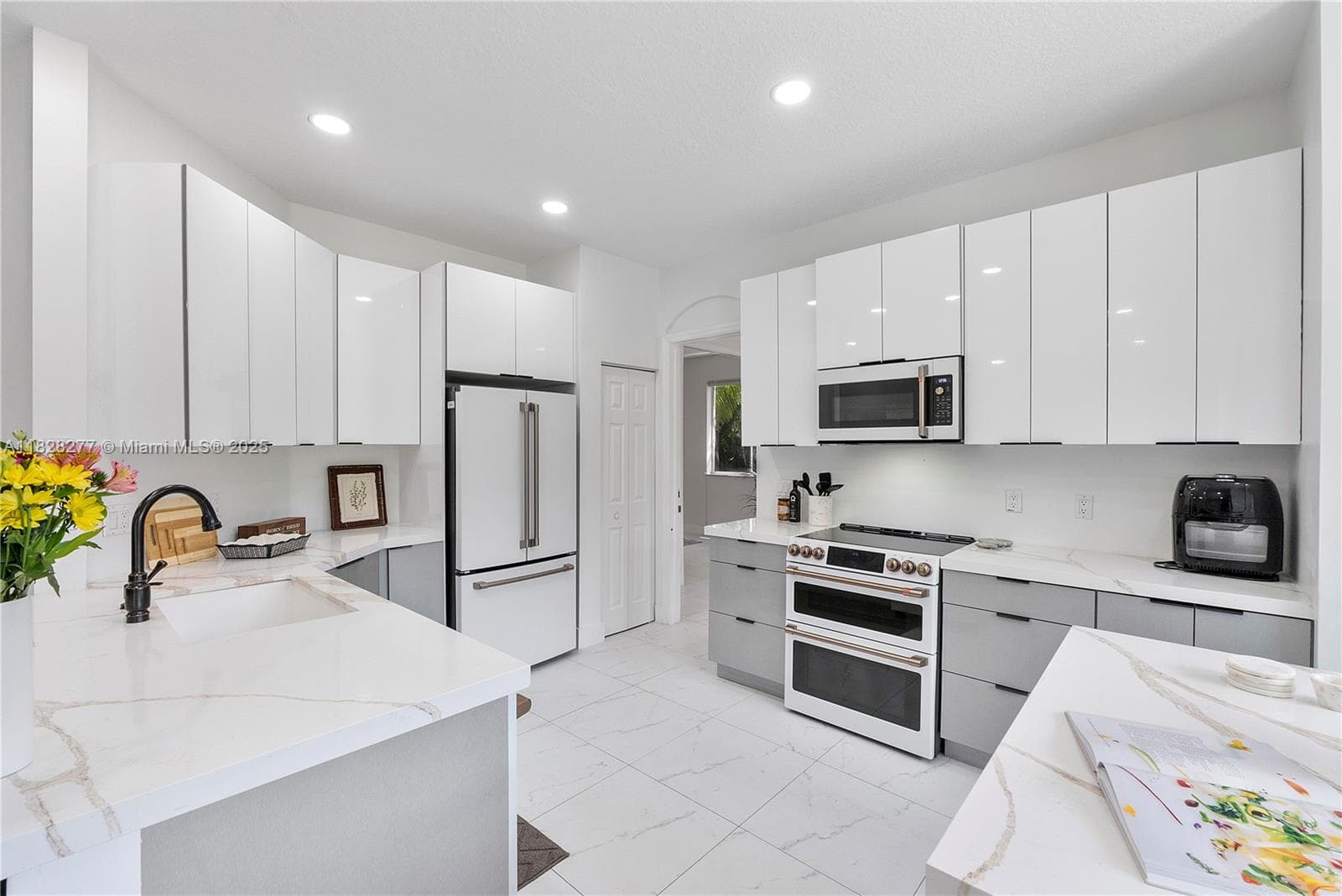 10922 NW 49th Dr photo 24
